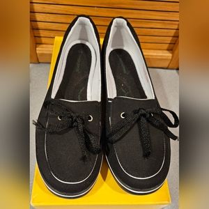 Grasshoppers Woman's Slip-on Casual Sneakers color: Black size: 9S